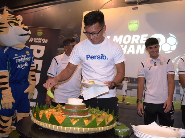 Teddy Tjahjono dalam acara ulang tahun Persib