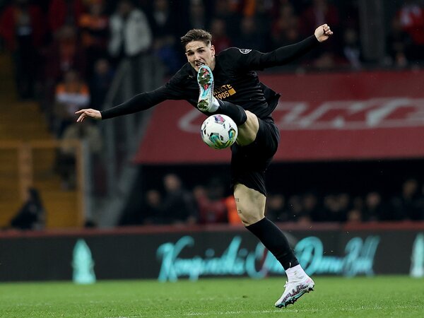 Nicolo Zaniolo membantah rumor soal isu kembalinya ia ke Serie A pada bursa transfer musim panas mendatang / via Daily Sabah