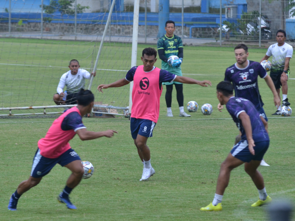 Gelandang Persib, Abdul Aziz