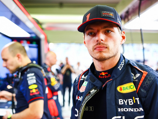 Max Verstappen tetap merendah meski dapat banyak pujian.