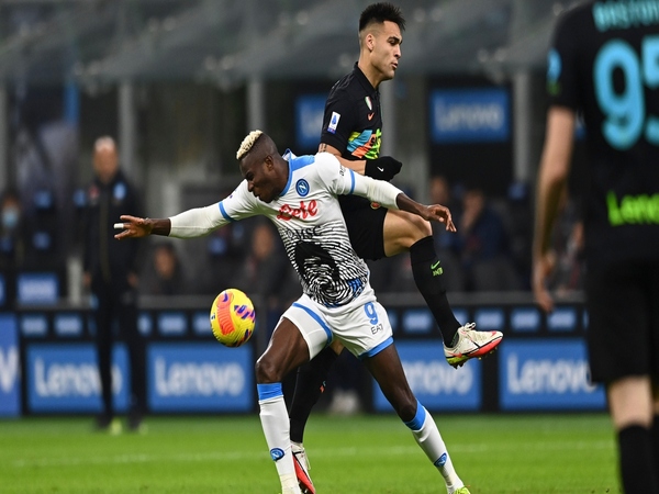 Ketimbang Victor Osimhen atau Harry Kane, Paul Scholes menyarankan MU untuk mengejar tanda tangan Lautaro Martinez musim panas besok / via Getty Images