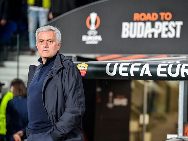 Jose Mourinho menyanjung soliditas permainan AS Roma, setelah tim yang diasuhnya lolos ke babak delapan besar Liga Europa musim ini / via Getty Images