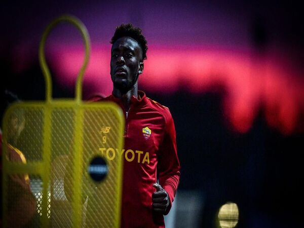 Direktur Olahraga AS Roma yakni Tiago Pinto, mengaku sedikit kecewa dengan menurunnya jumlah gol Tammy Abraham di musim ini / via Getty Images