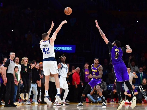 Anthony Davis merasa kecewa usai Lakers kalah menyakitkan dari Mavericks.
