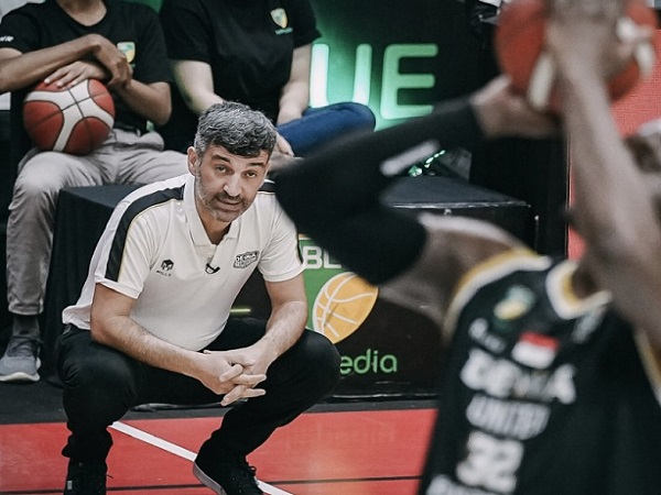 Pelatih Dewa United, Maximiliano Seigorman. (Images: IBL)