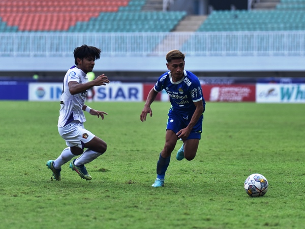 Bek kiri Persib, Daisuke Sato