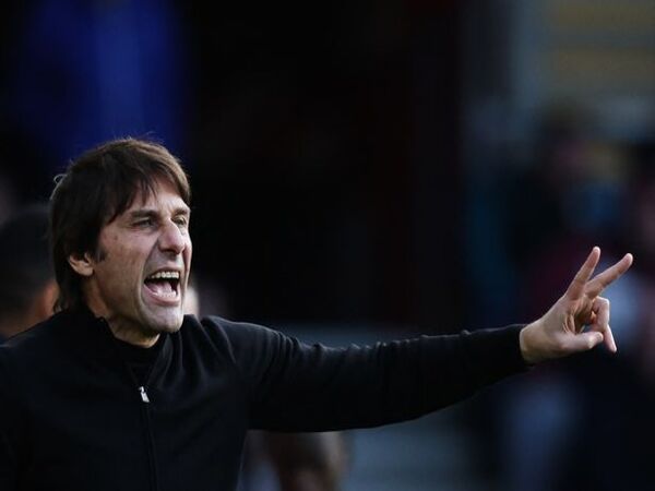 Antonio Conte marah besar setelah Tottenham Hotspur bermain imbang 3-3 melawan Southampton di lanjutan laga Premier League tadi malam (18/3) / via Getty Images