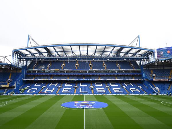 Pemilik Chelsea yaitu Todd Boehly, dikabarkan siap menganggarkan dana sebesar 2 miliar Poundsterling untuk membangun stadion baru pengganti Stamford Bridge / via Getty Images