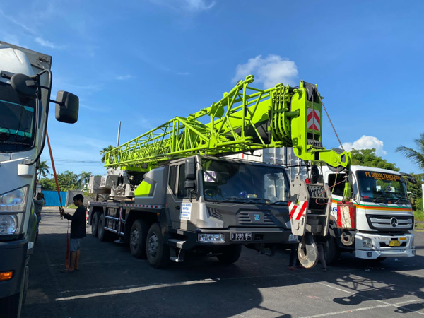 Mesin jahit rumput untuk meningkatkan kualitas lapangan Piala Dunia U-20