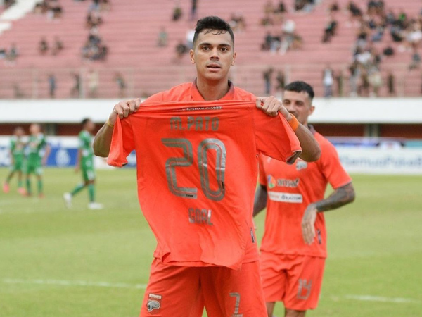 Penyerang Borneo FC, Matheus Pato merayakan gol ke-20 di Liga 1