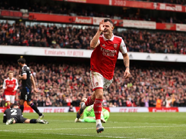 Gelandang Arsenal, Granit Xhaka, menjebol gawang Crystal Palace