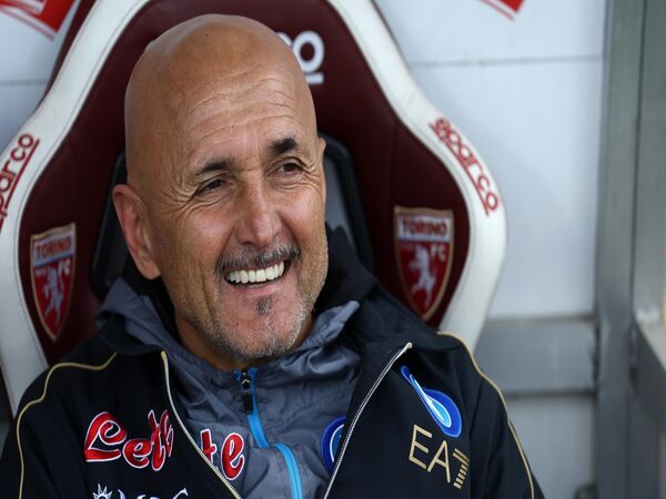 Luciano Spalletti menyebut Napoli masih lapar memburu poin di Serie A, pasca keberhasilan mengalahkan Torino 4-0 di giornata ke-27 kemarin malam (19/3) / via Getty Images