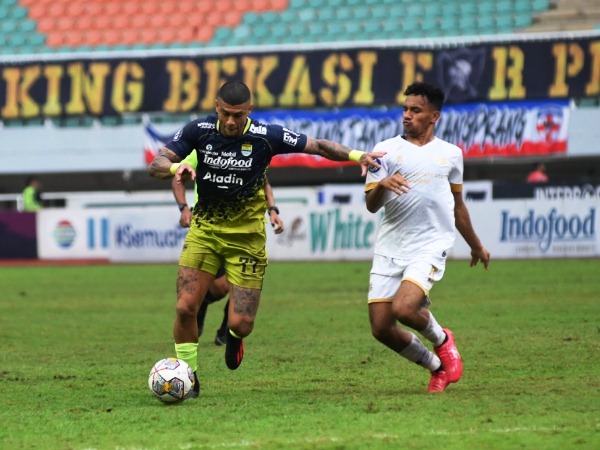 Luis MIlla sempat marah ketika timnya kebobolan di babak pertama