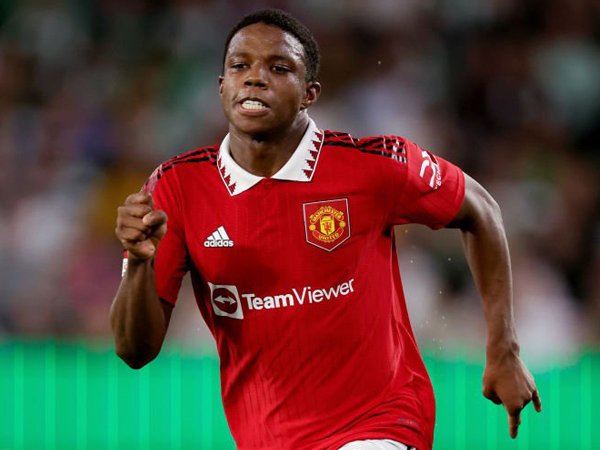 Bek kiri Manchester United, Tyrell Malacia.