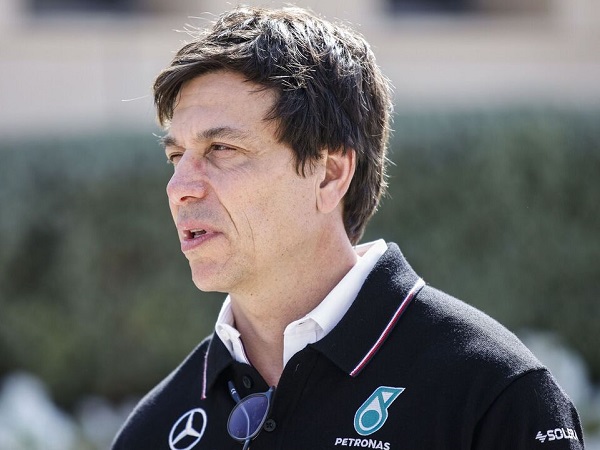Toto Wolff sebut Mercedes salah dalam pengembangan aerodinamika mobil.