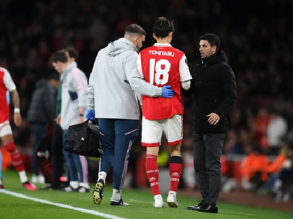 Bek Arsenal, Takehiro Tomiyasu, harus mengakhiri musim lebih cepat