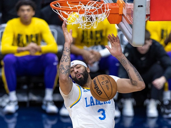 Darvin Ham akan beri asupan bola lebih banyak kepada Anthony Davis.