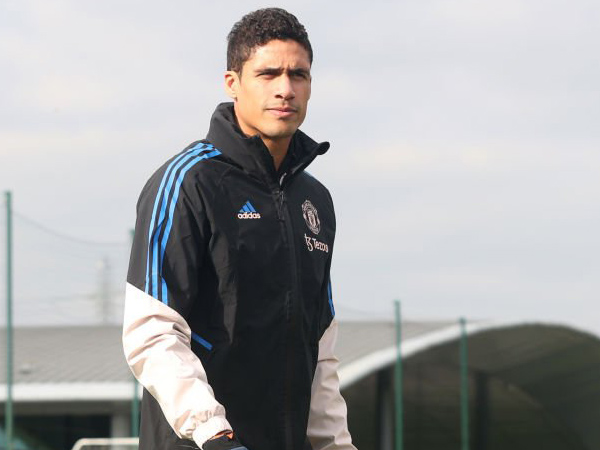 Bek Manchester United, Raphael Varane.
