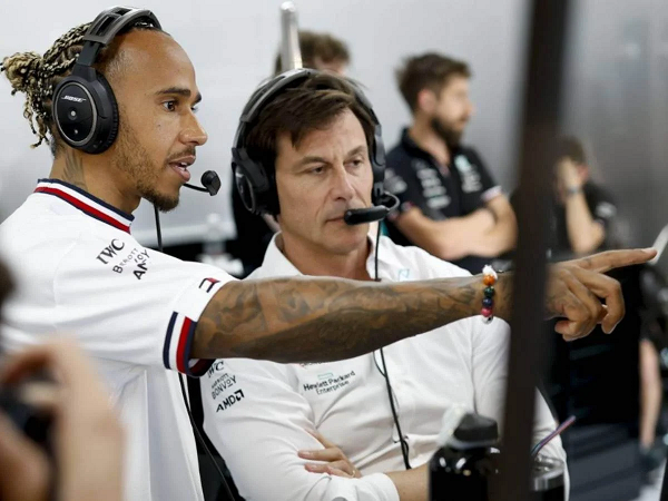 Lewis Hamilton ingin Mercedes dengarkan sarannya.