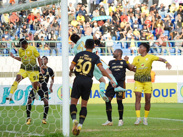 Laga Barito Putera kontra Persis Solo