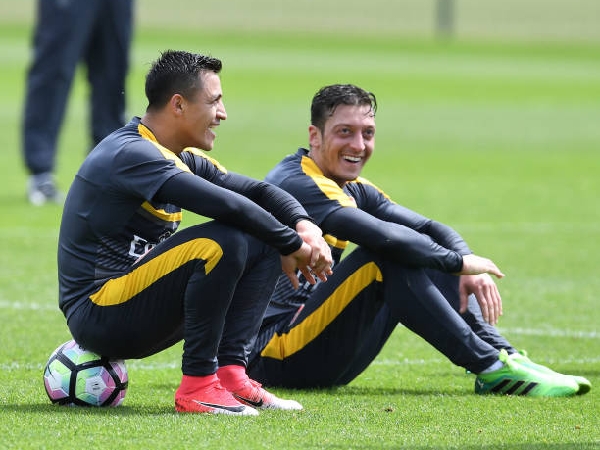 Alexis Sanchez dan Mesut Ozil saat di Arsenal