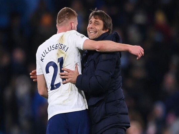 Dejan Kulusevski angkat bicara soal amarah Antonio Conte yang menyebut para pemain Tottenham Hotspur tidak memiliki mentalitas juara / via Getty Images