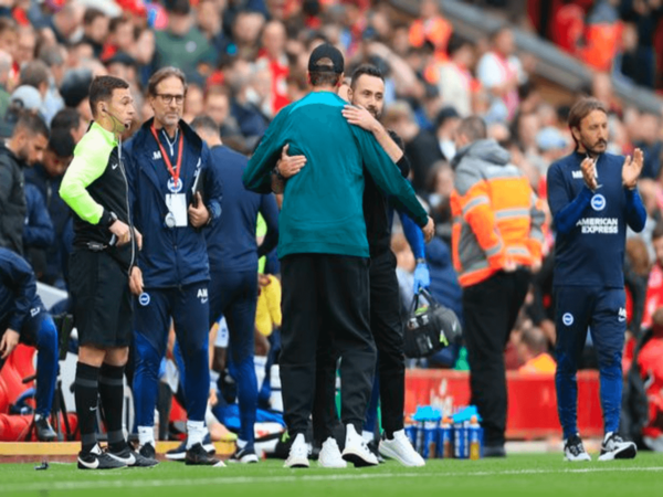 Pelatih Brighton yaitu Roberto De Zerbi, dianggap sebagai sosok yang paling tepat untuk menggantikan Jurgen Klopp di Liverpool menurut Paolo Di Canio / via Getty Images