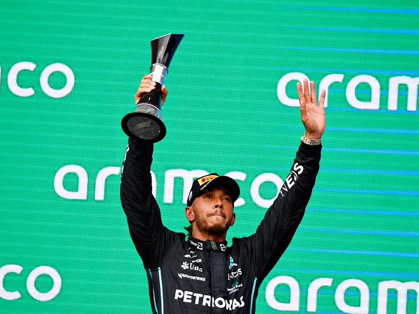 Ferrari jadi tim paling masuk akal untuk diperkuat Lewis Hamilton.