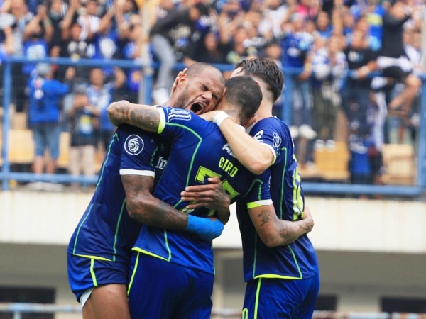 Persib menekuk Bhayangkara FC 2-1