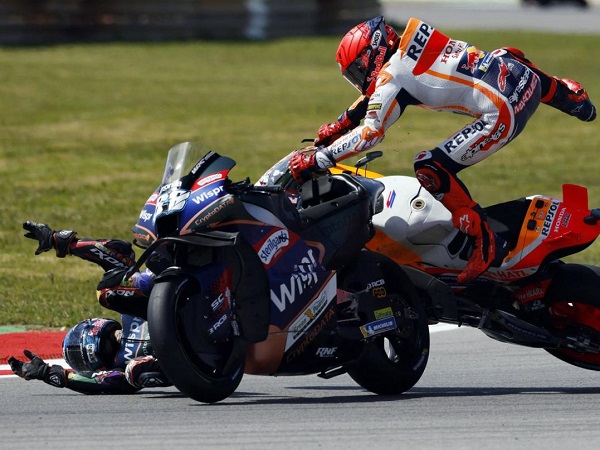 Marc Marquez minta maaf usai seruduk Miguel Oliveira di GP Portugal.