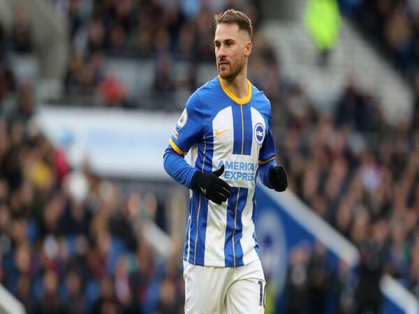Ayah dari Alexis Mac Allister mengungkapkan jika sudah ada klub yang berusaha menggoda putranya untuk hengkang dari Brighton & Hove Albion / via Getty Images