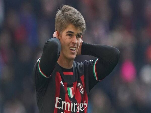 Charles De Ketelaere mengaku jika dirinya sekarang tampil begitu mengecewakan bagi AC Milan / via Getty Images