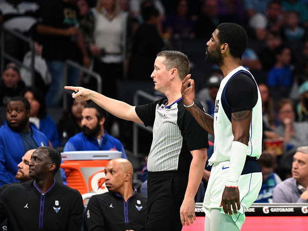 Kyrie Irving heran dengan sikap fans yang terus menghinanya.