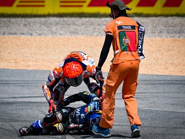 Marc Marquez terima hukuman penalti usai tabrak Miguel Oliveira.