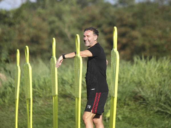 Pelatih Persija Jakarta, Thomas Doll harus mempersiapkan timnya di tengah keterbatasan