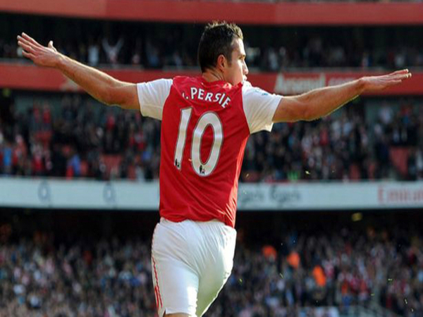 Robin van Persie yakin bahwa Arsenal tidak akan terpeleset untuk menjuarai Premier League musim ini / via Getty Images