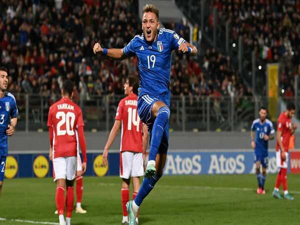 Hernan Crespo meminta publik Italia untuk buru-buru menaruh ekspektasi tinggi kepada Mateo Retegui / via Getty Images