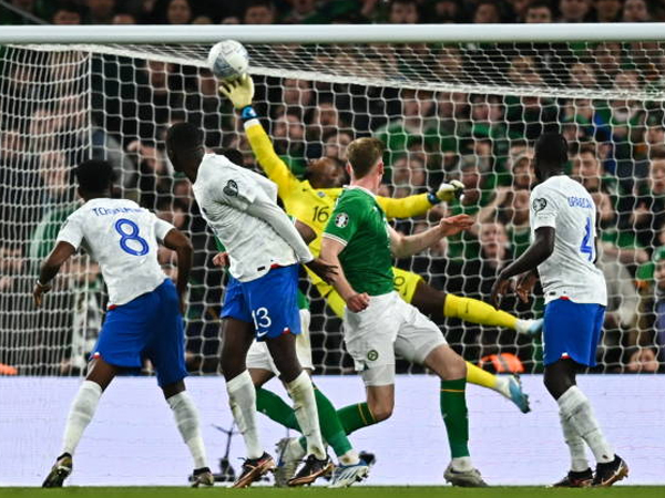 Jadi Pahlawan Prancis, Didier Deschamps Puji Mike Maignan Setinggi Langit