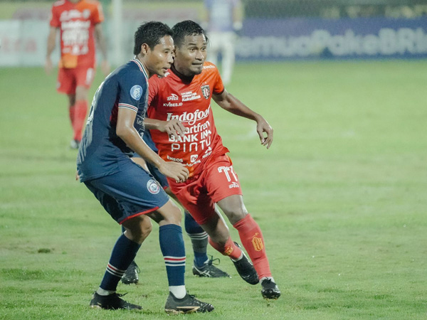 Pemain senior Bali United, Ramdani Lestaluhu di pertandingan kontra Arema FC