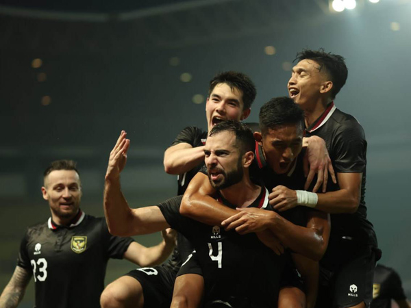 Jordi Amat merayakan gol debutnya untuk timnas Indonesia di laga kontra Burundi