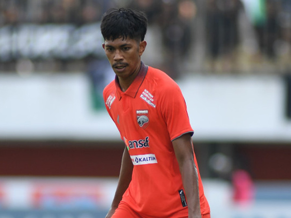 Pemain bertahan Borneo FC, Irsan Lestaluhu