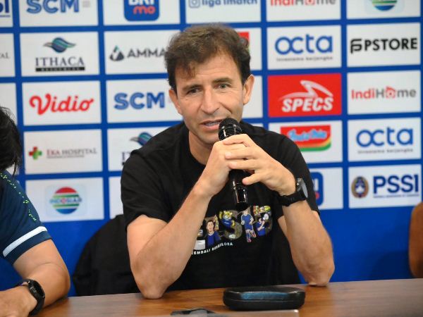 Pelatih Persib, Luis Milla