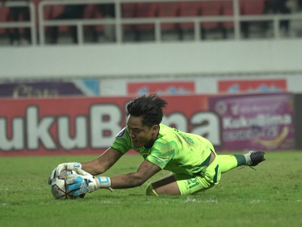 Kiper andalan Persebaya Surabaya, Ernando Ari