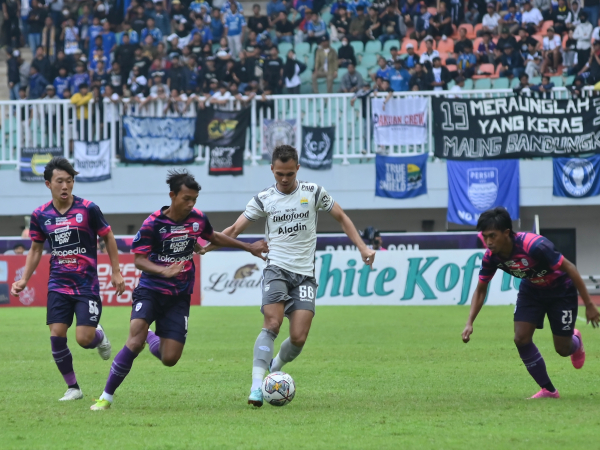 Bek kiri Persib, Rezaldi Hehanussa