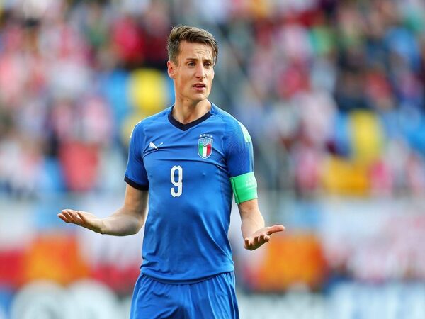 Andrea Pinamonti tak setuju dengan ucapan Roberto Mancini yang menyebut Timnas Italia kekurangan striker berkualitas / via Getty Images