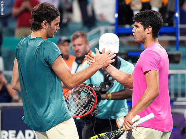 Carlos Alcaraz Terpaut Dua Kemenangan Untuk Pertahankan Gelar Miami Open