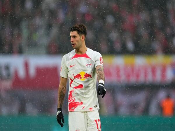 Gelandang RB Leipzig yaitu Dominik Szoboszlai, digoda oleh Rafael Leao untuk pindah ke AC Milan / via Getty Images