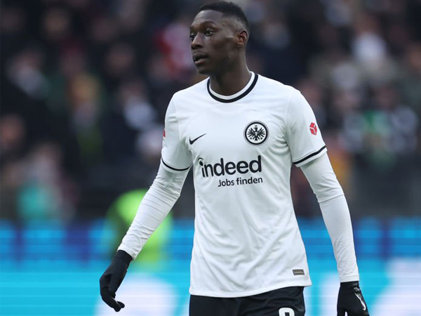 Penyerang Eintracht Frankfurt, Randal Kolo Muani.