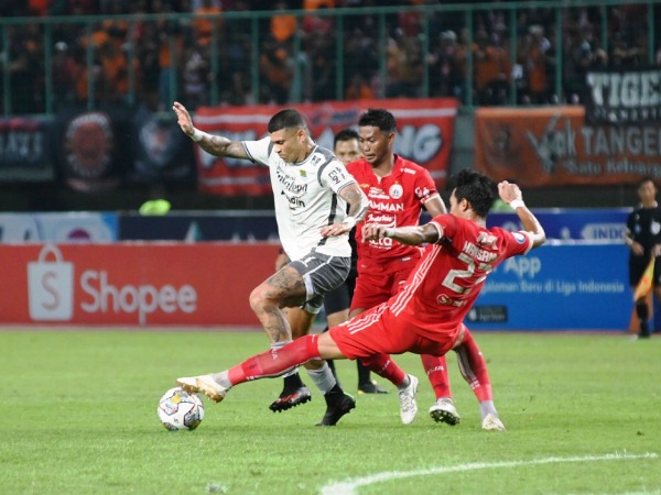 Ciro Alves ketika dijegal pemain Persija