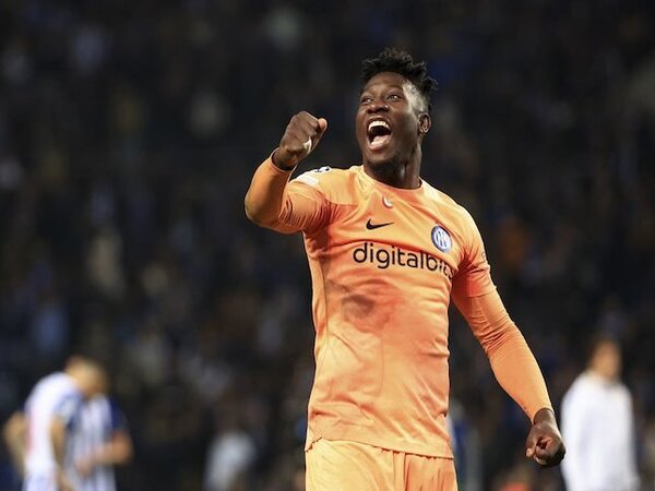 Salah satu legenda Inter Milan menyarankan Nerazzurri untuk melepas Andre Onana, menyusul minat yang ditunjukkan oleh Chelsea serta Manchester United / via Getty Images